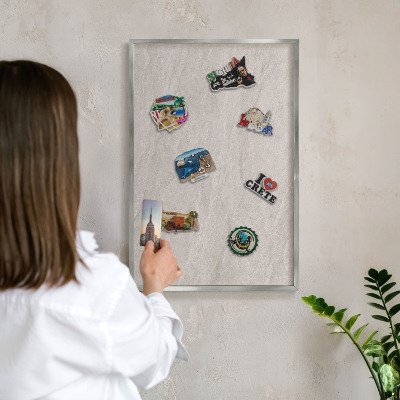 Magneetbord voor souvenir magneten met zilveren lijst Verfijnde elegantie