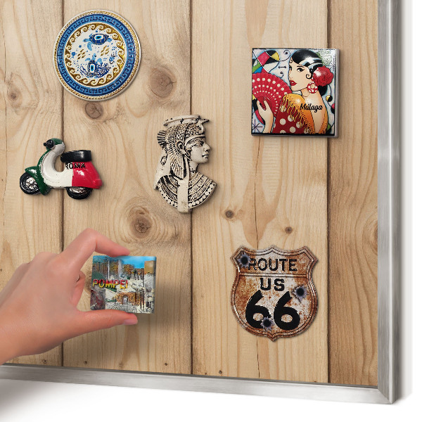 Decoratief metalen magneetbord in een zilveren lijst Houtstructuur