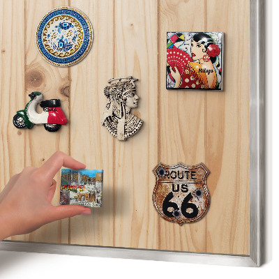 Magneetbord voor souvenir magneten met zilveren lijst Houten patroon