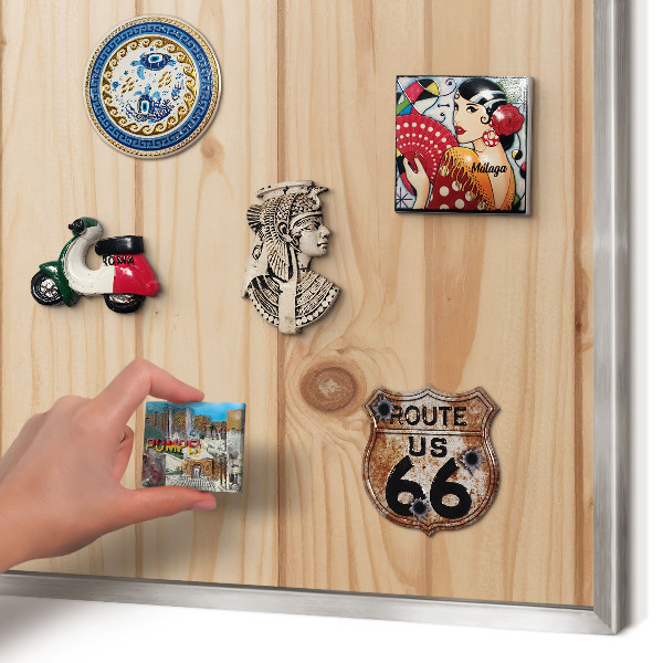 Magneetbord voor souvenir magneten met zilveren lijst Houten patroon