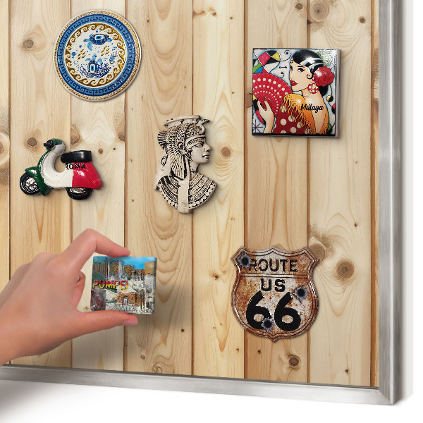 Magneetbord voor souvenir magneten met zilveren lijst Houten planken