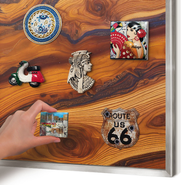 Decoratief metalen magneetbord in een zilveren lijst Houten ringen