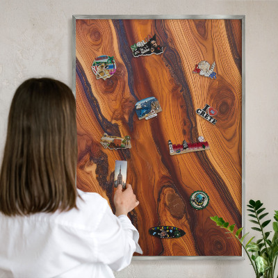 Decoratief metalen magneetbord in een zilveren lijst Houten ringen