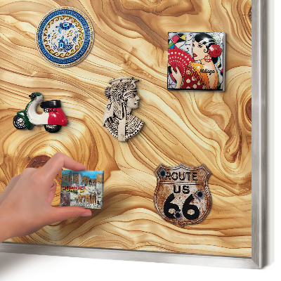 Magneetbord voor souvenir magneten met zilveren lijst Houtstructuur