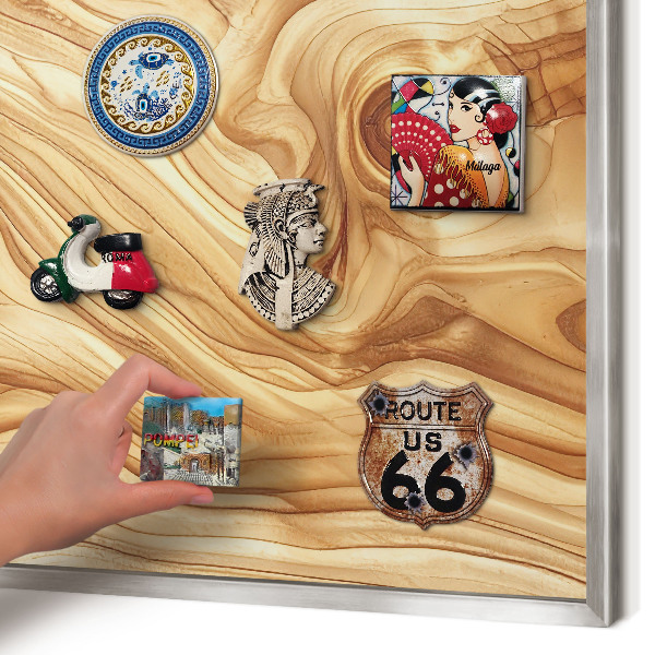 Magneetbord voor souvenir magneten met zilveren lijst Houtstructuur