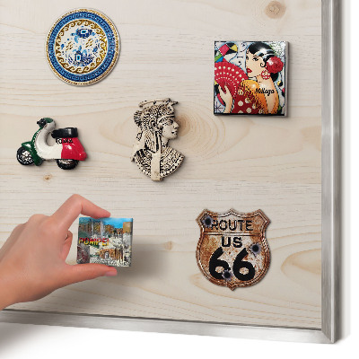 Decoratief metalen magneetbord in een zilveren lijst Houten patroon
