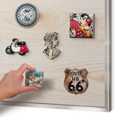 Decoratief metalen magneetbord in een zilveren lijst Houten patroon