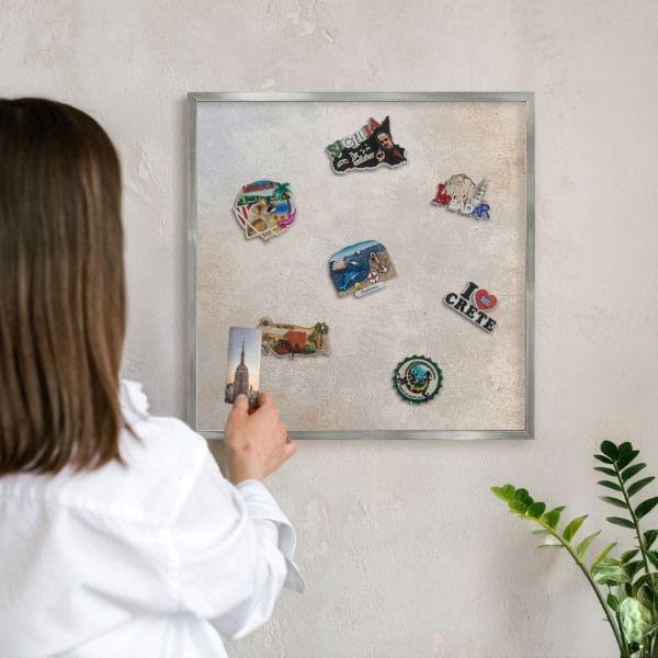 Magneetbord voor souvenir magneten met zilveren lijst Neutrale achtergrond