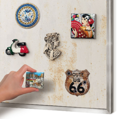 Decoratief metalen magneetbord in een zilveren lijst Roestige textuur