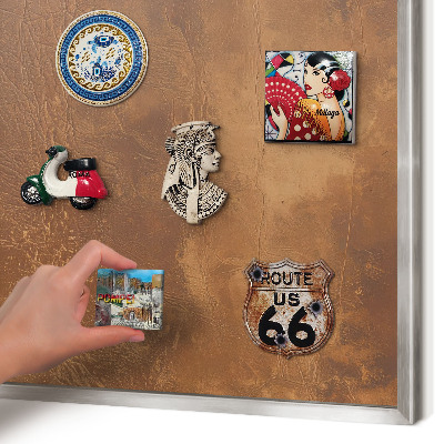 Magneetbord voor souvenir magneten met zilveren lijst Bruine textuur