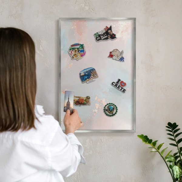Magneetbord voor souvenir magneten met zilveren lijst Pastel harmonie