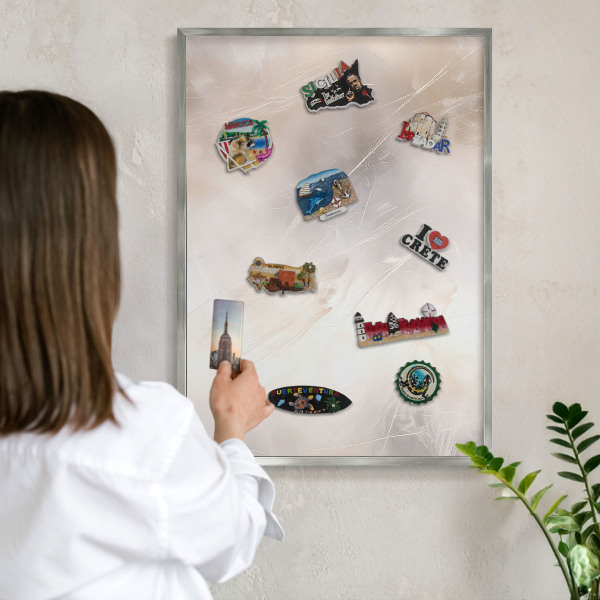 Decoratief metalen magneetbord in een zilveren lijst Zachte lichtheid