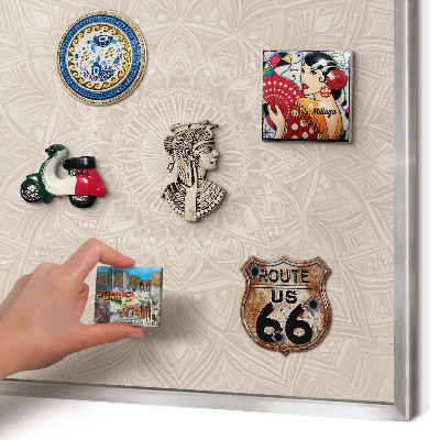 Magneetbord voor souvenir magneten met zilveren lijst Decoratieve mandala