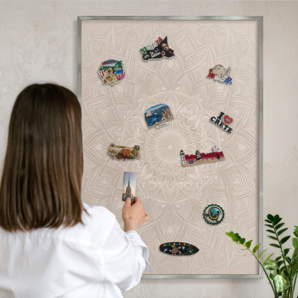 Magneetbord voor souvenir magneten met zilveren lijst Decoratieve mandala