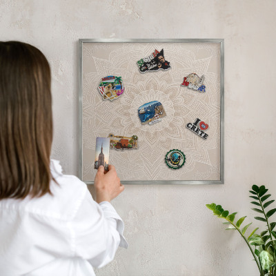 Decoratief metalen magneetbord in een zilveren lijst Mandala-patroon