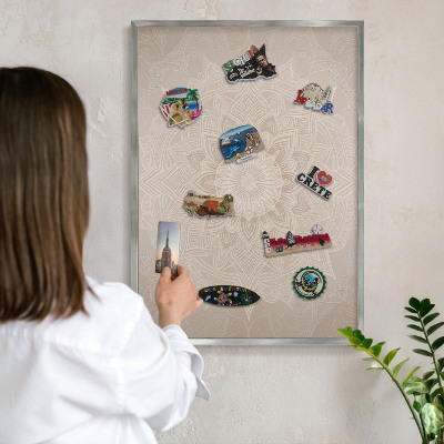 Decoratief metalen magneetbord in een zilveren lijst Mandala-patroon