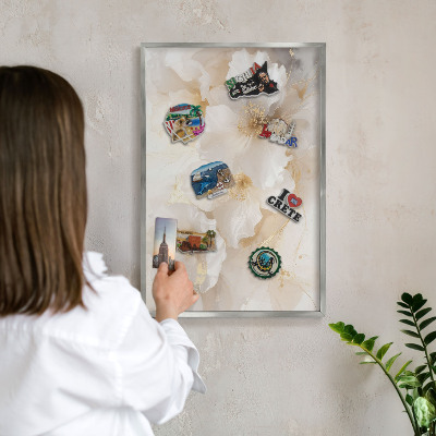Magneetbord voor souvenir magneten met zilveren lijst Pastelkleurige bloemen