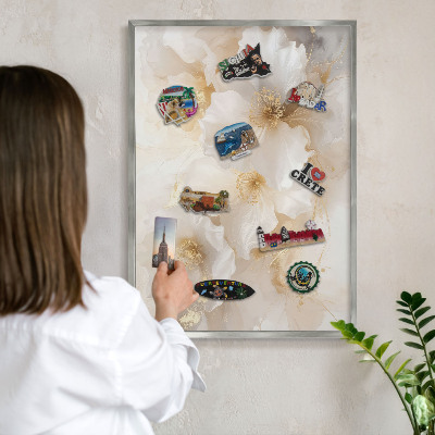 Magneetbord voor souvenir magneten met zilveren lijst Pastelkleurige bloemen