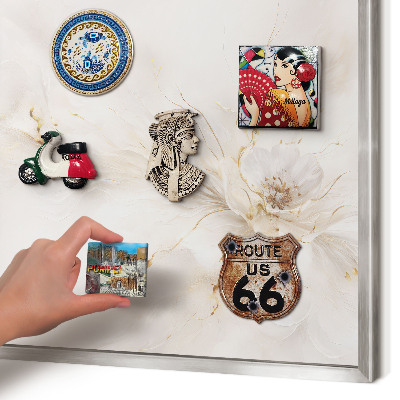Decoratief metalen magneetbord in een zilveren lijst Bloemige elegantie