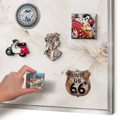 Decoratief metalen magneetbord in een zilveren lijst Bloemige elegantie