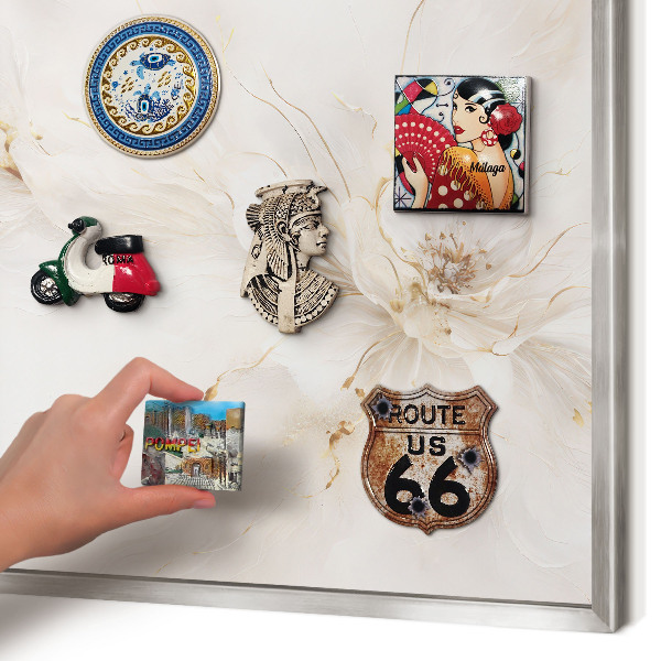 Decoratief metalen magneetbord in een zilveren lijst Bloemige elegantie