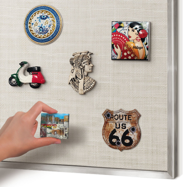 Magneetbord voor souvenir magneten met zilveren lijst Subtiele elegantie