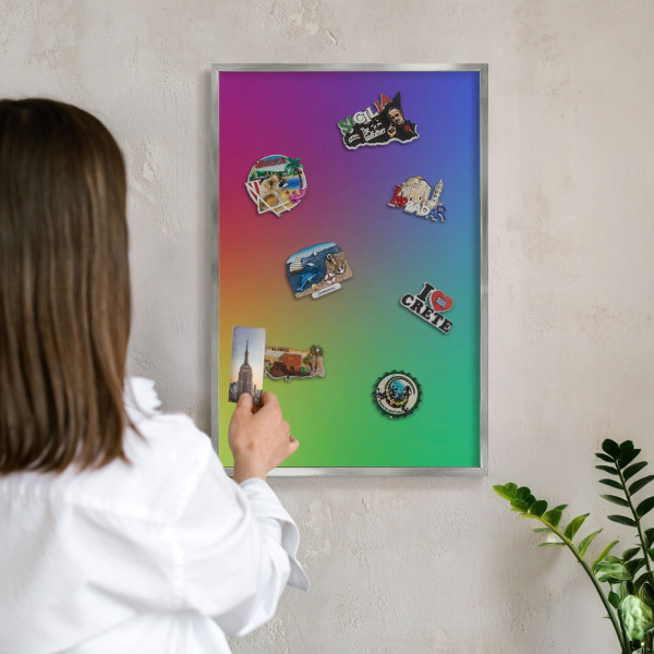 Magneetbord voor souvenir magneten met zilveren lijst Regenbooggradient