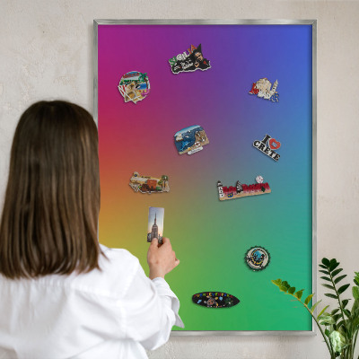 Magneetbord voor souvenir magneten met zilveren lijst Regenbooggradient