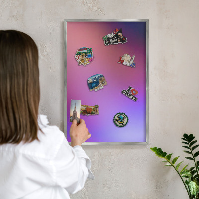 Decoratief metalen magneetbord in een zilveren lijst Kleuren van harmonie