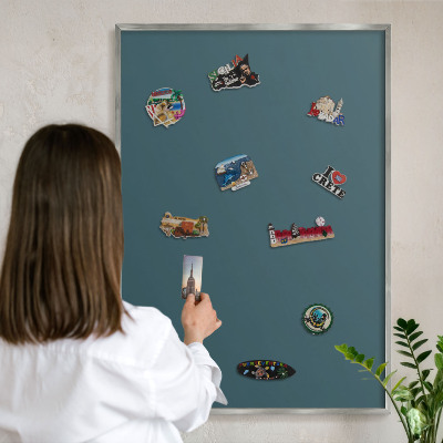 Magneetbord voor souvenir magneten met zilveren lijst Donker turkoois