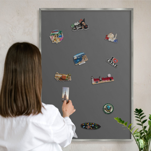 Magneetbord voor souvenir magneten met zilveren lijst Donkergrijs
