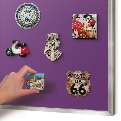 Magneetbord voor souvenir magneten met zilveren lijst Sterk paars