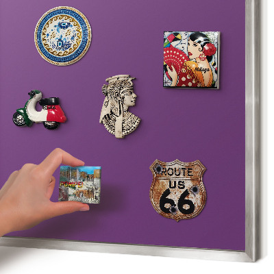 Magneetbord voor souvenir magneten met zilveren lijst Sterk paars