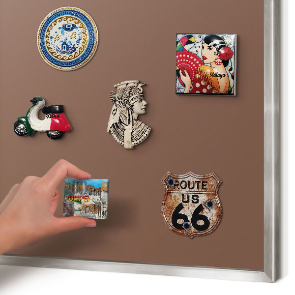 Decoratief metalen magneetbord in een zilveren lijst Bruine kleur