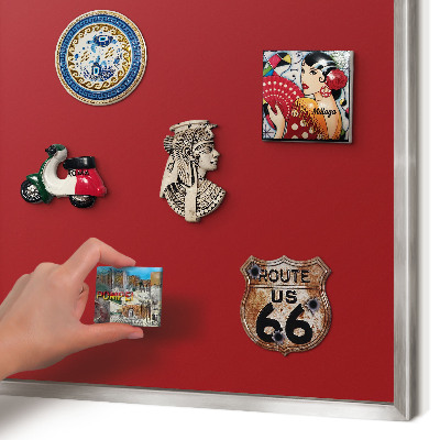 Magneetbord voor souvenir magneten met zilveren lijst Licht bordeauxrood