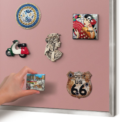 Magneetbord voor souvenir magneten met zilveren lijst Pastelroze