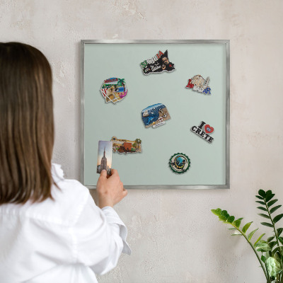 Magneetbord voor souvenir magneten met zilveren lijst Lichte munt