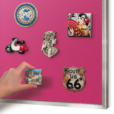 Decoratief metalen magneetbord in een zilveren lijst Intens roze