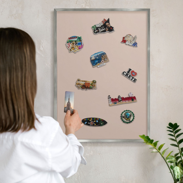Magneetbord voor souvenir magneten met zilveren lijst Beige roze