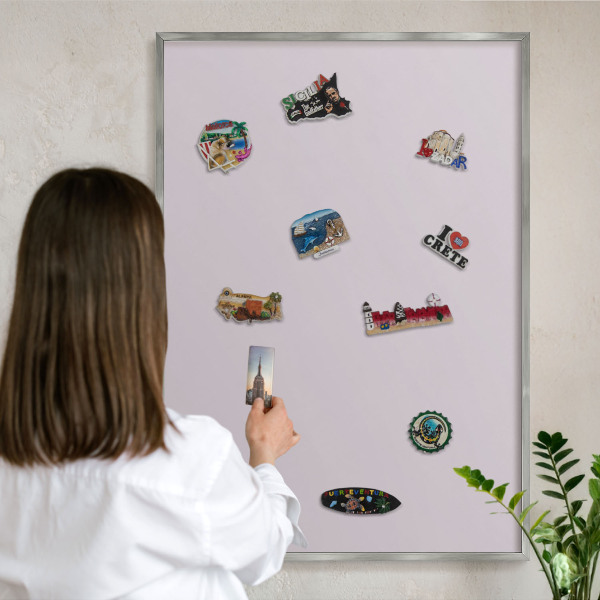 Decoratief metalen magneetbord in een zilveren lijst Licht lila