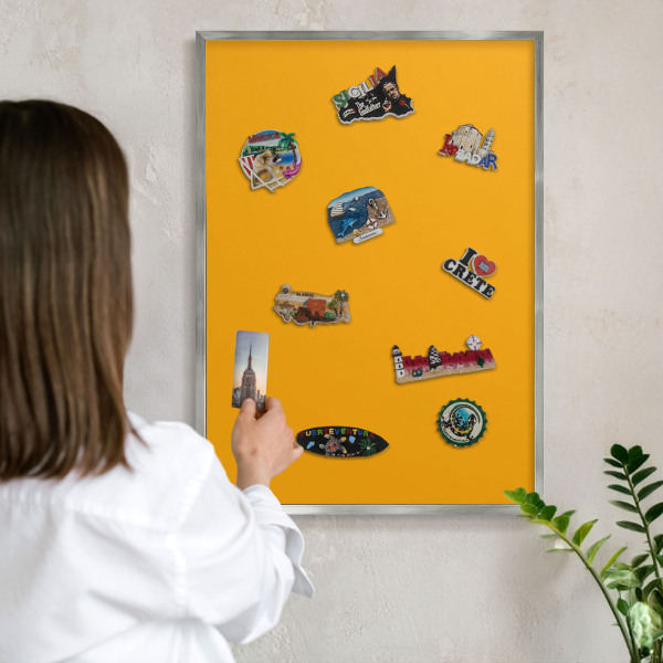 Magneetbord voor souvenir magneten met zilveren lijst Levendig oranje