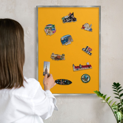 Magneetbord voor souvenir magneten met zilveren lijst Levendig oranje
