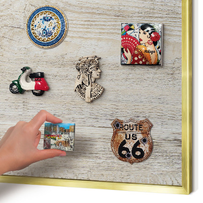 Metalen magneetbord met lijst in het goud Houtstructuur