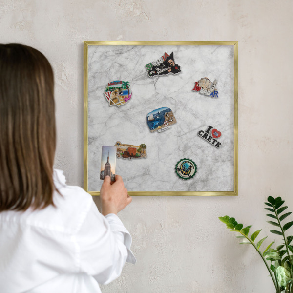 Metalen magneetbord met lijst in het goud Grijs marmer