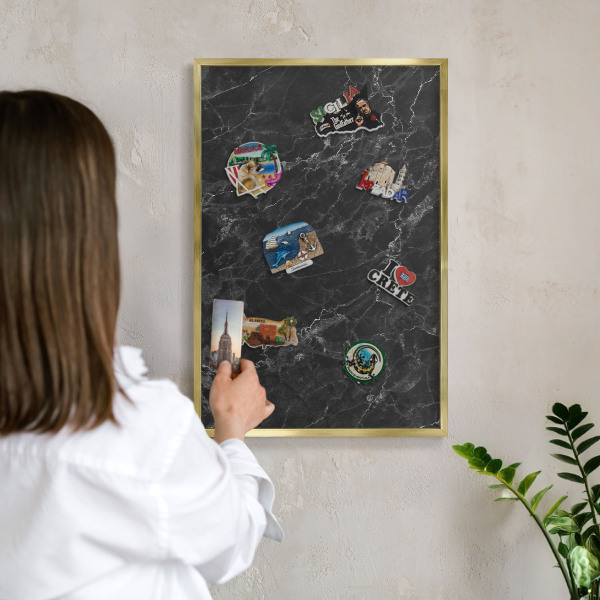 Metalen magneetbord met lijst in het goud Zwart marmer