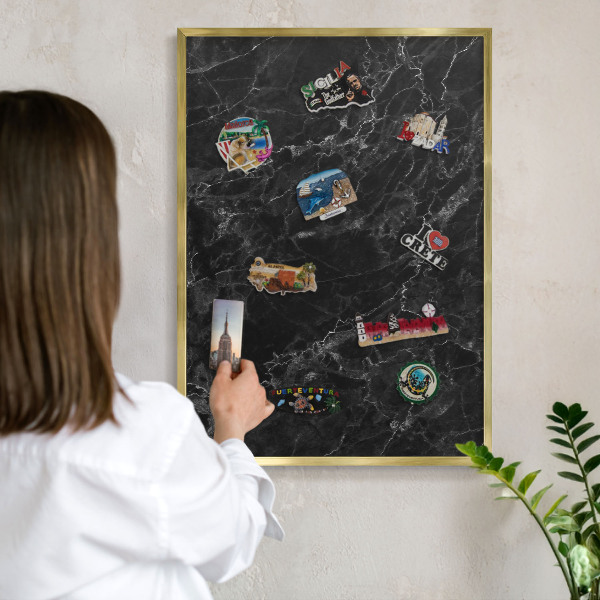 Metalen magneetbord met lijst in het goud Zwart marmer