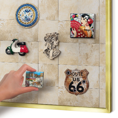 Metalen magneetbord met lijst in het goud Neutrale elegantie