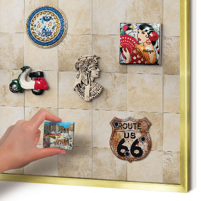 Metalen magneetbord met lijst in het goud Neutrale elegantie