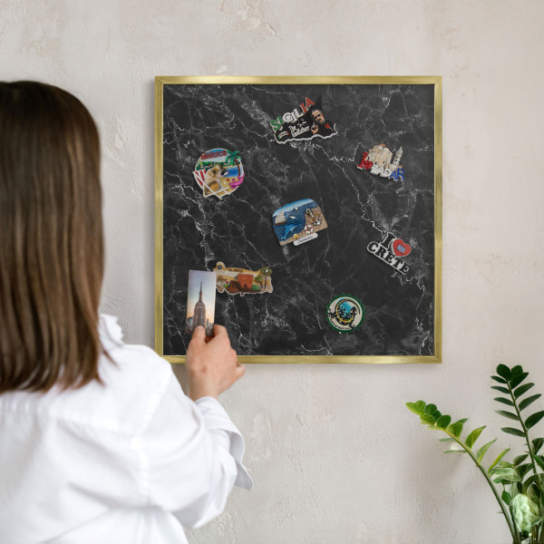 Metalen magneetbord met lijst in het goud Marmeren elegantie