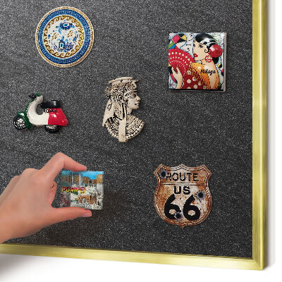 Metalen magneetbord met lijst in het goud Zwarte textuur